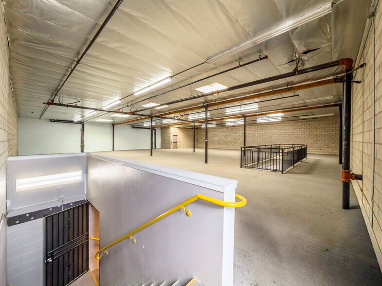 More Photos Of 537 S Glendora Ave, West Covina Freestanding For Lease