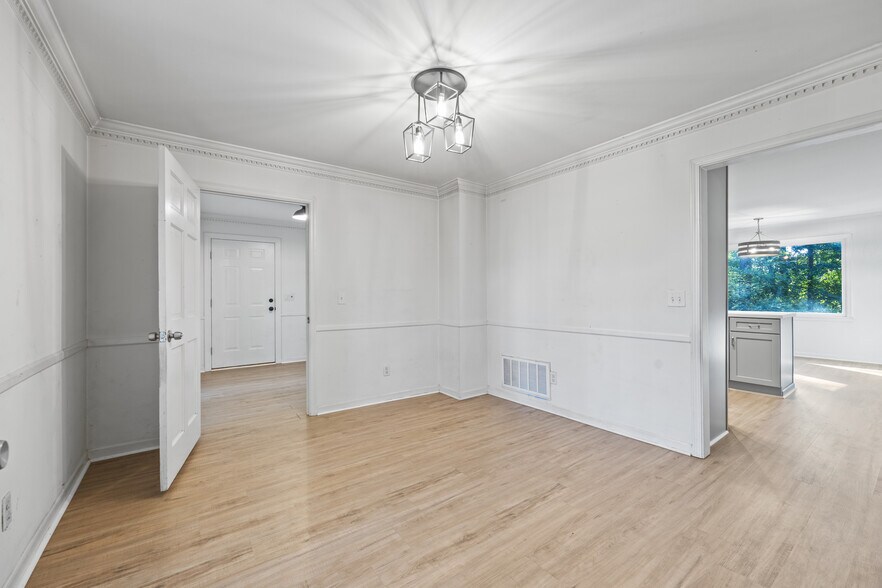 More Photos Of 5037 Sunset Blvd, Lexington Office For Sale