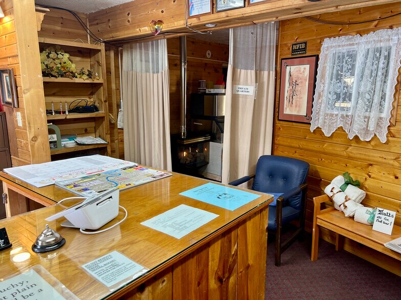 More Photos Of 408 Park St, Thermopolis Hotel For Sale