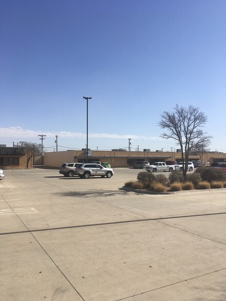 More Photos Of 4601-4623 W Loop 289, Lubbock Office For Lease