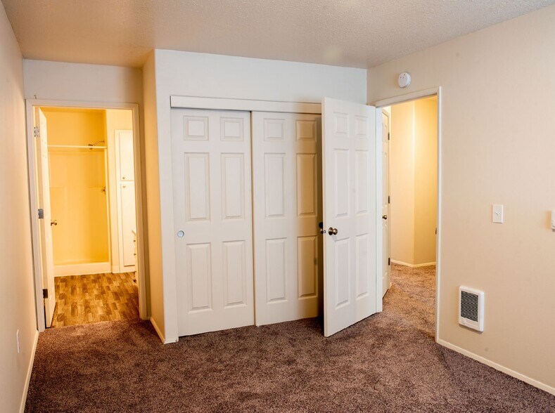 More Photos Of 723 SE 60th Ave, Portland Apartments For Sale