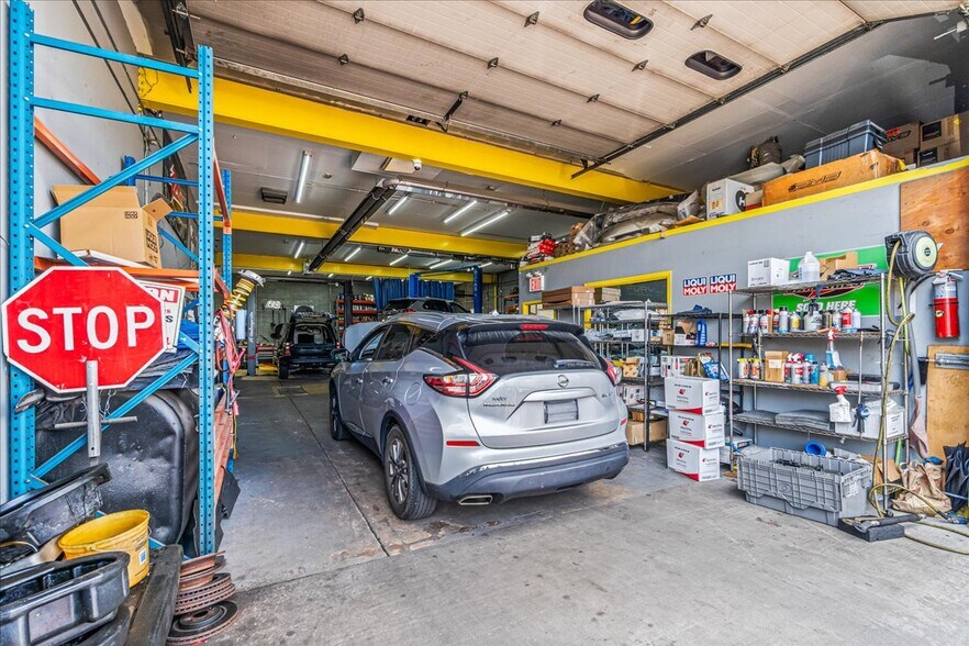 More Photos Of 15 Windsor Ct, Mineola Warehouse For Sale