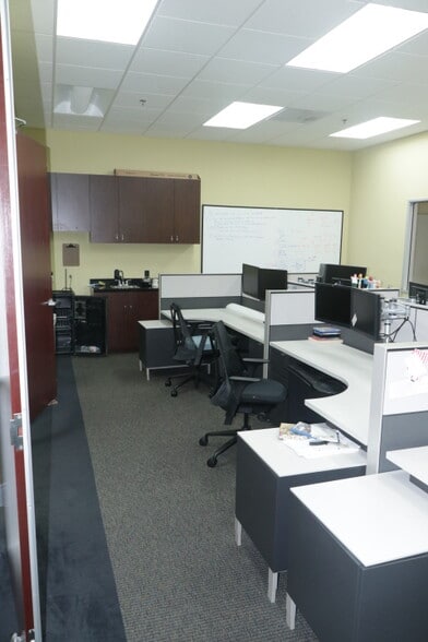 More Photos Of 2816 Columbia St, Torrance Light Distribution For Lease