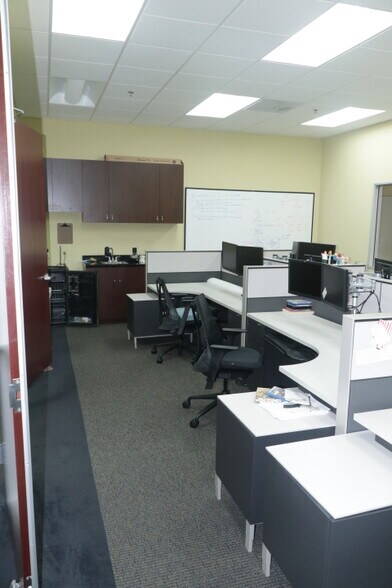 More Photos Of 2816 Columbia St, Torrance Light Distribution For Lease