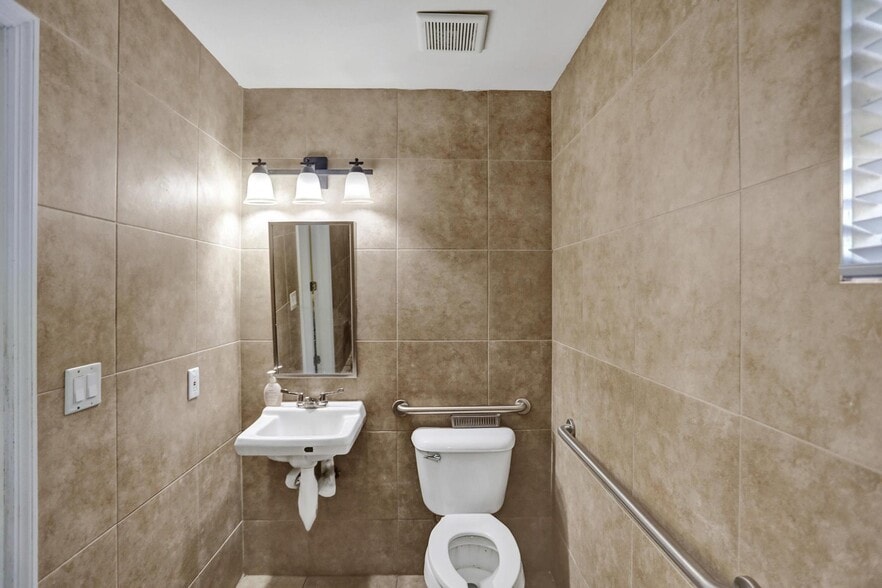 More Photos Of 1722 Madison St, Hollywood Assisted Living For Sale