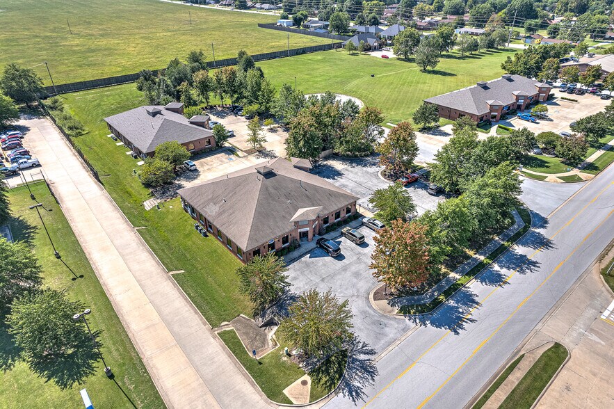 More Photos Of 1479 Executive Pl, Springdale Medical For Sale