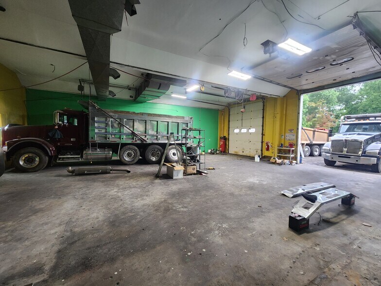 More Photos Of 370 Ardale St, West Haven Light Manufacturing For Sale