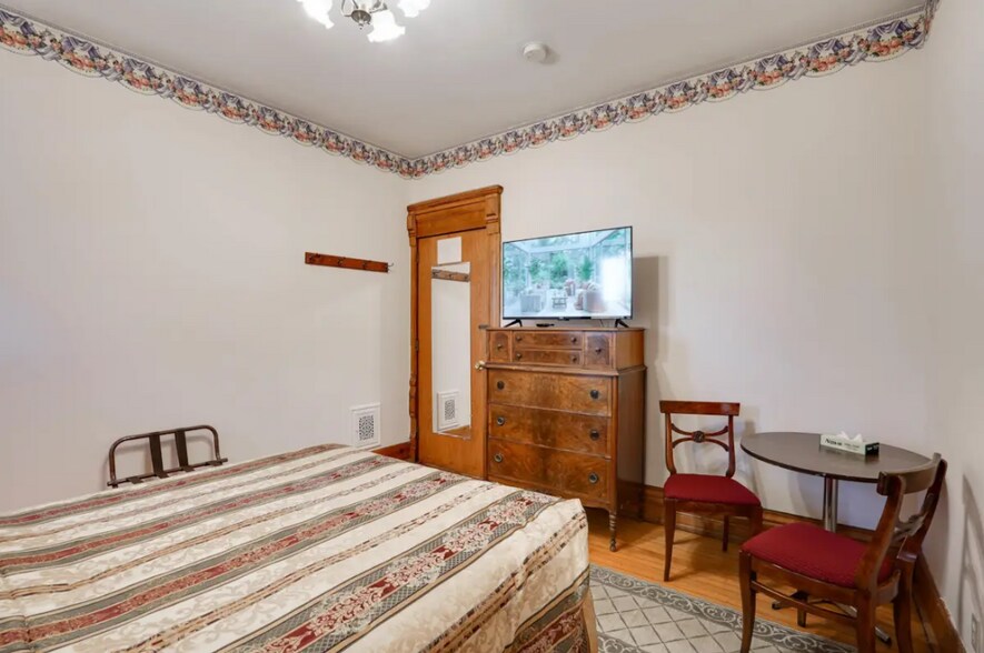 More Photos Of 211 Wisconsin Ave, Wisconsin Dells Hotel For Sale