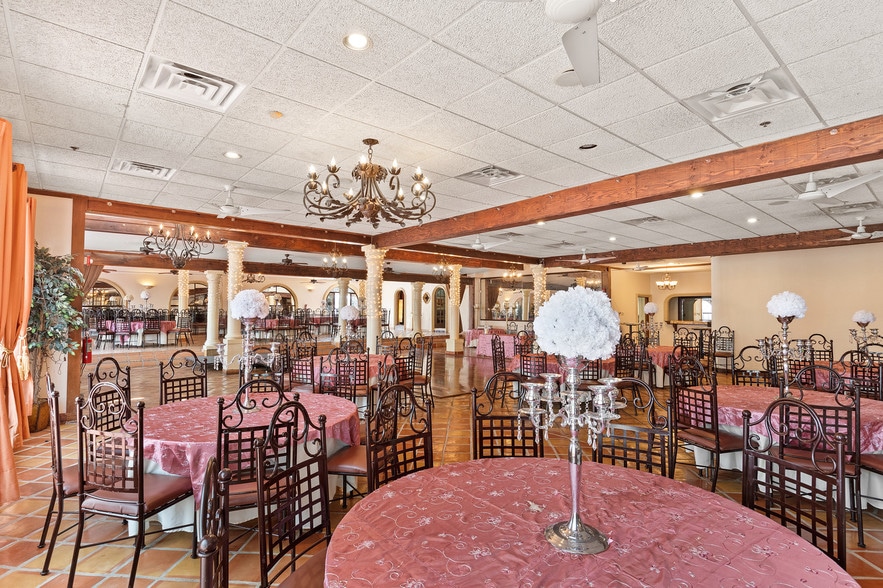 More Photos Of 2121 N Saint Marys St, San Antonio Restaurant For Lease