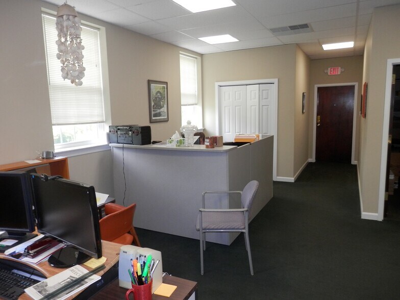 More Photos Of 103 Chesley Dr, Media Office For Lease