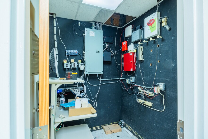 More Photos Of 663 Pennsylvania Ave, Elizabeth Warehouse For Lease