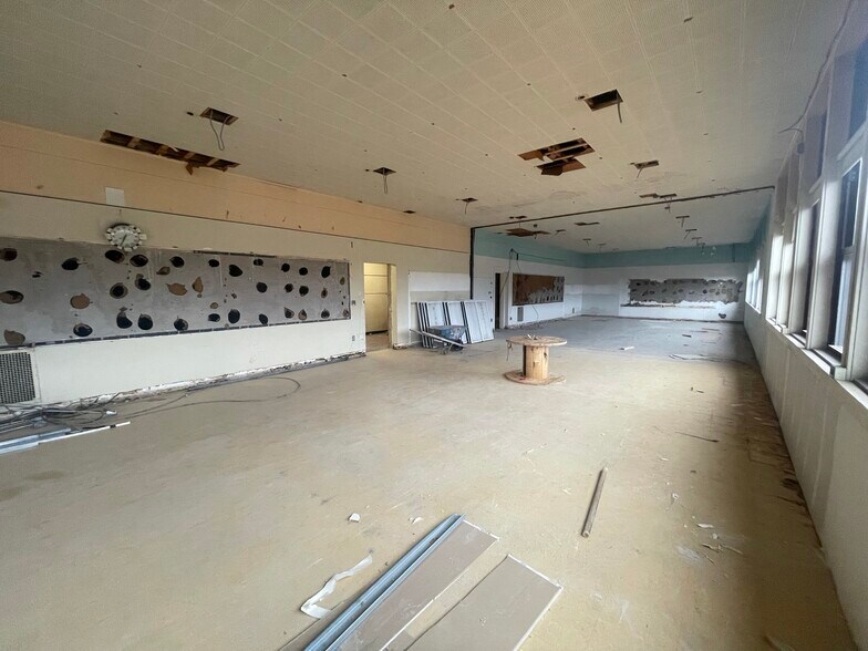 More Photos Of 740 Colonel Ledyard Hwy, Ledyard Storefront For Lease