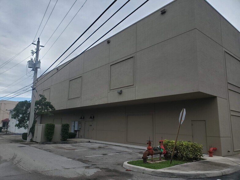 More Photos Of 3550 N Federal Hwy, Fort Lauderdale Freestanding For Lease