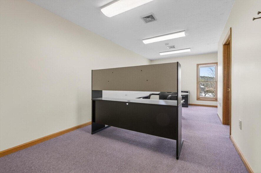 More Photos Of 25 Country Club Rd, Gilford Medical For Sale