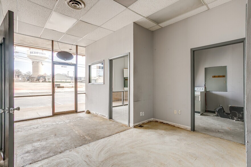 More Photos Of 1327 Brown Trl, Bedford Freestanding For Sale