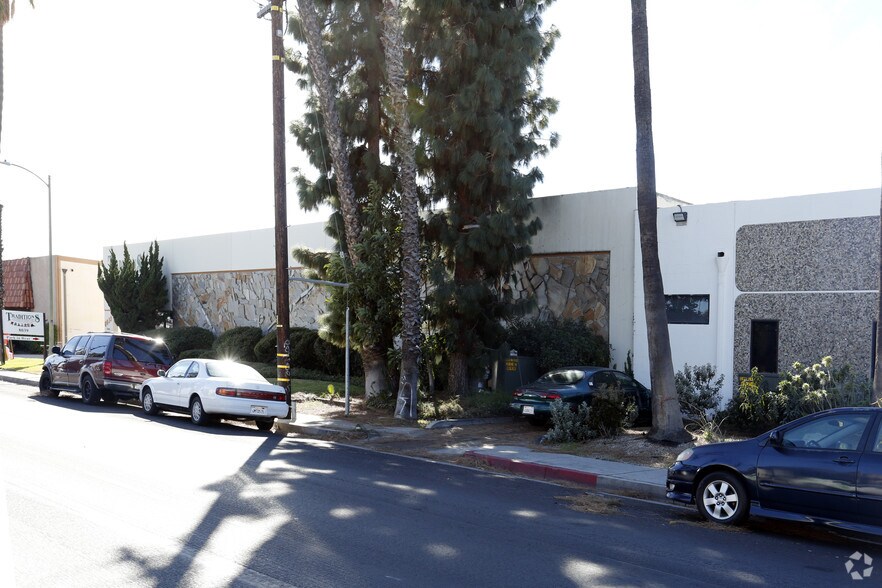 More Photos Of 8039 Deering Ave, Canoga Park Service For Sale