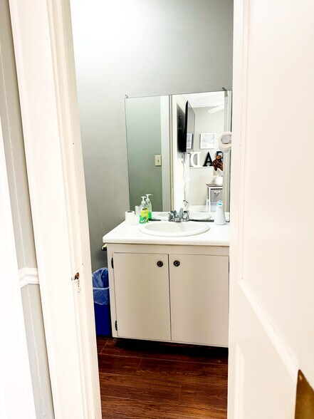 More Photos Of 403 S Logan St, Gaffney Office For Sale