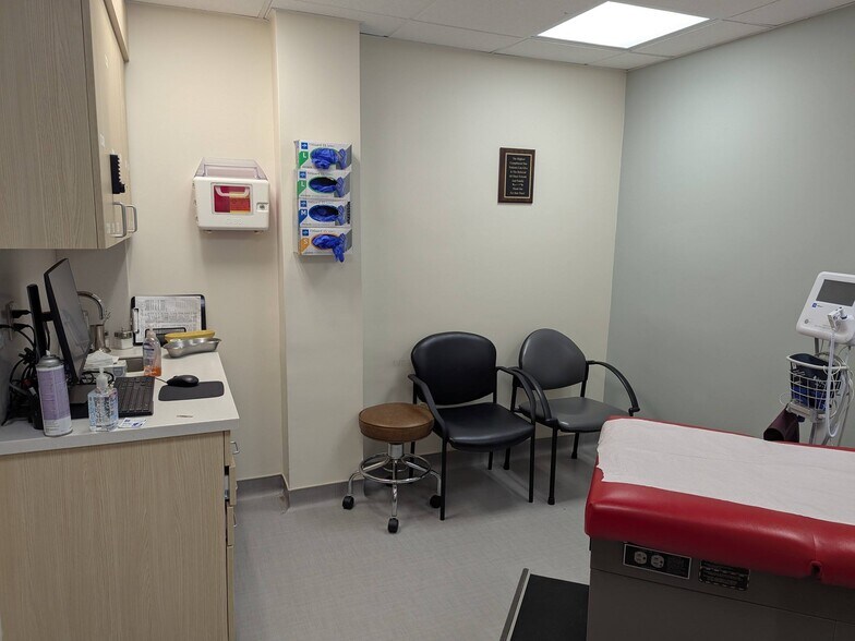 More Photos Of 775 Park Ave, Huntington Medical For Lease