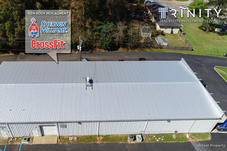 More Photos Of 6901 Moffett Rd, Mobile Showroom For Lease