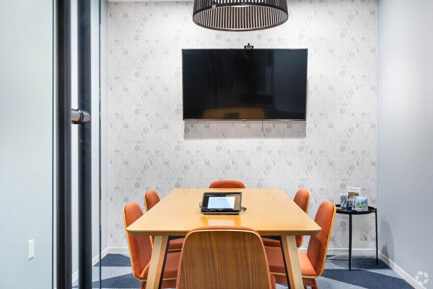 More Photos Of 500 E Main St, Norfolk Coworking Space