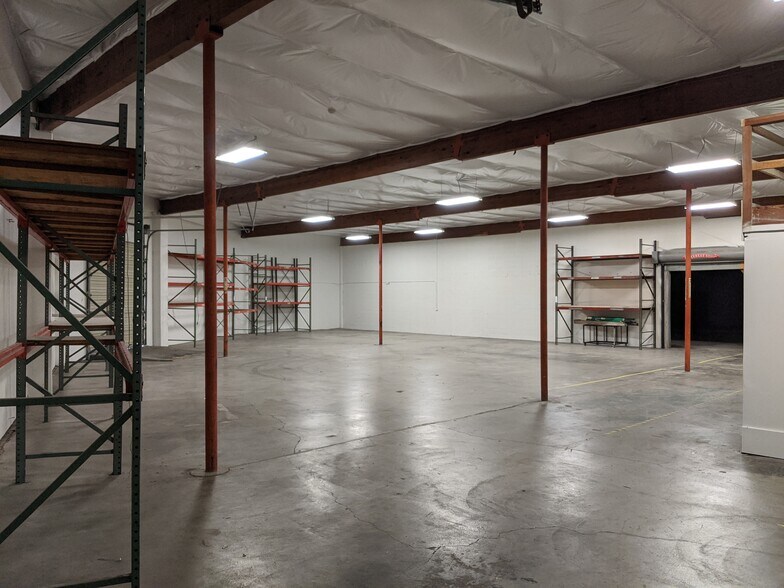 More Photos Of 3317-3325 NW Yeon Ave, Portland Warehouse For Lease