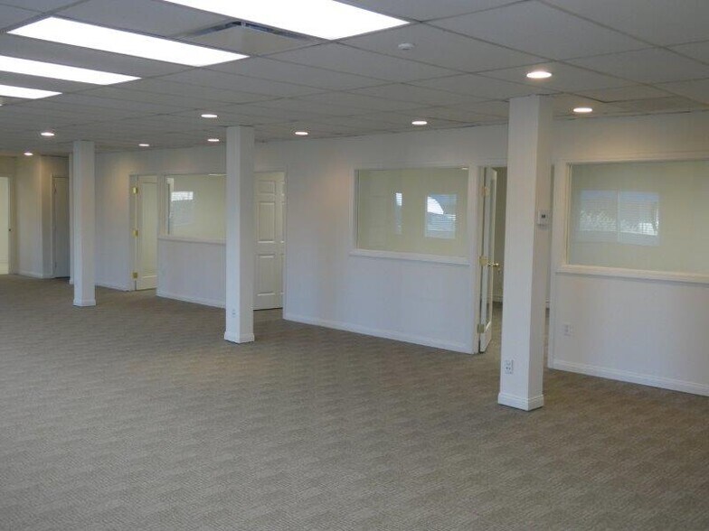More Photos Of 447 W Burchett St, Glendale Office For Sale
