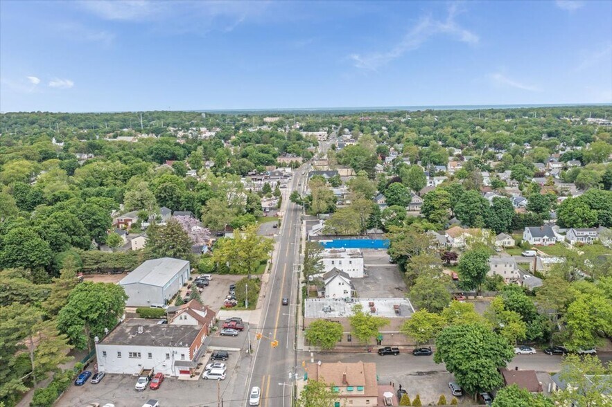 More Photos Of 194 Depot Rd, Huntington Station Light Distribution For Sale