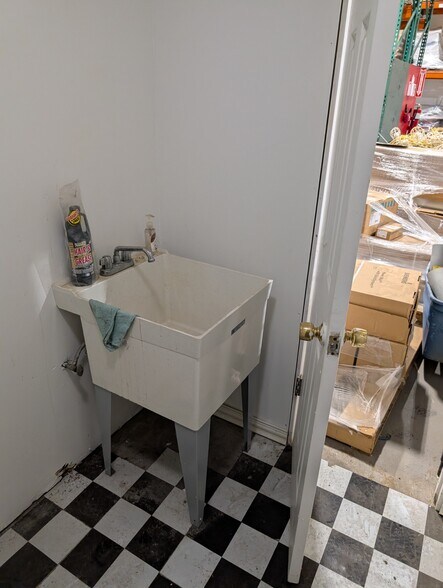 More Photos Of 237 River Rd, Uxbridge Warehouse For Lease