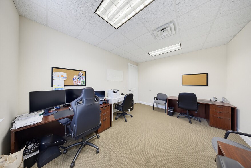 More Photos Of 1526 Katy Gap Rd, Katy Office For Sale