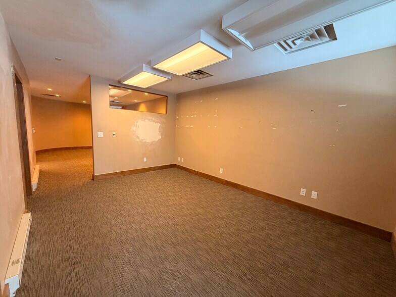 More Photos Of 205 S Mill St, Aspen Storefront For Lease