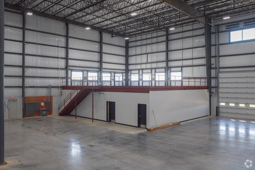 More Photos Of 203 Stonemont Dr, Bristol Warehouse For Lease