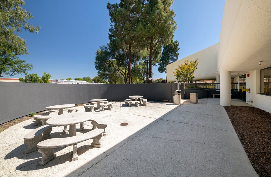 More Photos Of 1561 Buckeye Dr, Milpitas Light Manufacturing For Sale