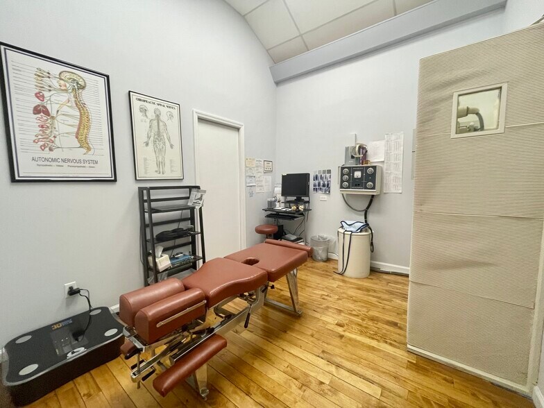 More Photos Of 1298 Newbridge Rd, North Bellmore Office For Sale