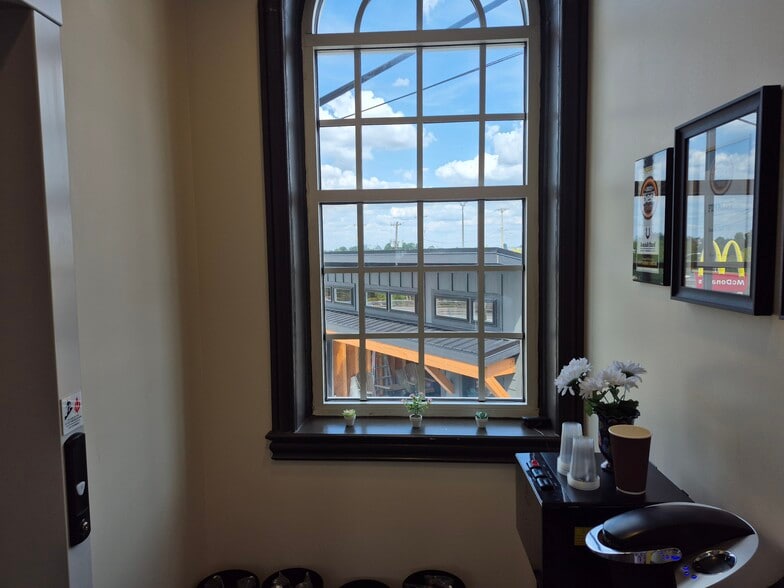 More Photos Of 4228 Brownsville Rd, Brentwood Storefront Retail Residential For Sale