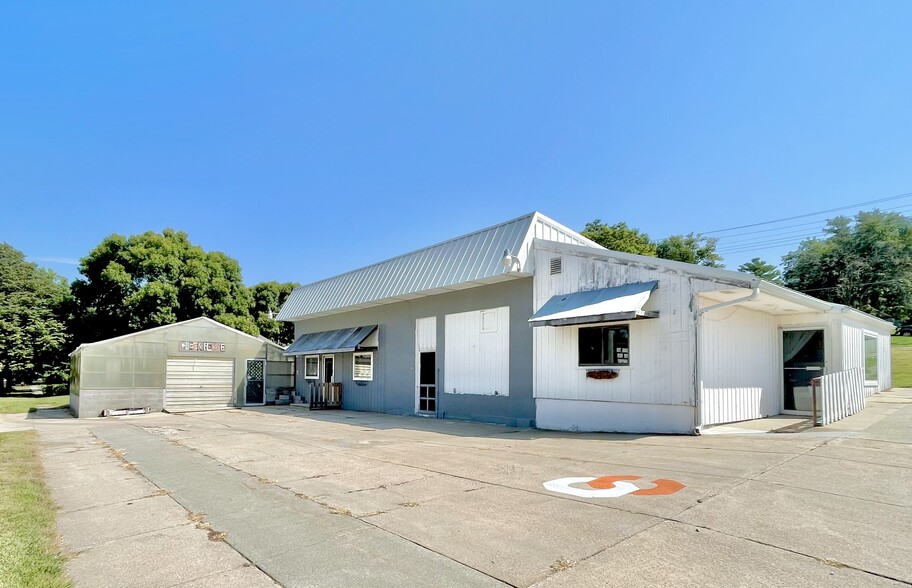 Primary Photo Of 501 N Oakland Ave, Oakland Storefront Retail Office For Sale