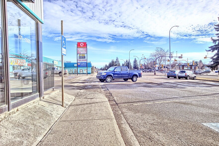 More Photos Of 1501 Dunmore Rd SE, Medicine Hat Storefront Retail Office For Lease