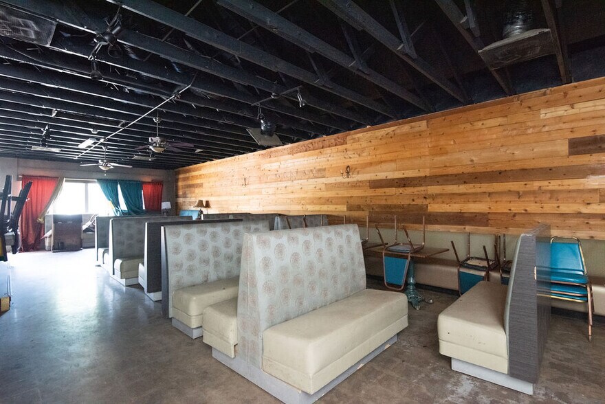More Photos Of 132 S 1st St, Turlock Storefront For Sale
