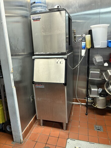 More Photos Of 1661 E Monte Vista Ave, Vacaville General Retail For Lease