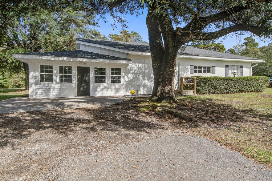 More Photos Of 500 N Pine St, Summerville Office For Sale