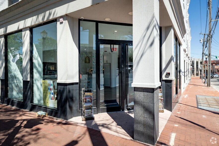 More Photos Of 263-265 Main St, Huntington Office For Lease