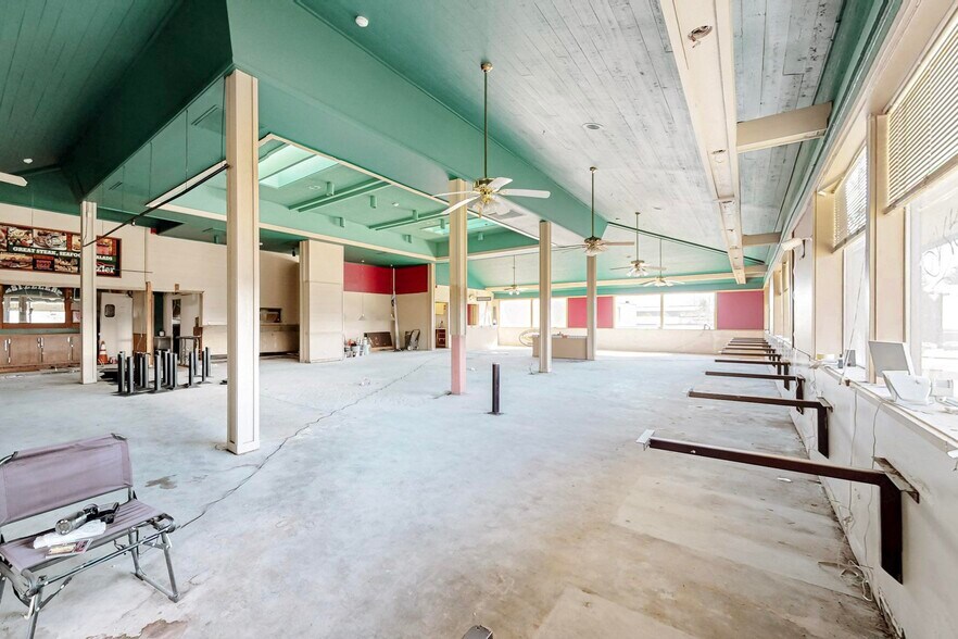 More Photos Of 3558 Wheaton Way, Bremerton Restaurant For Sale