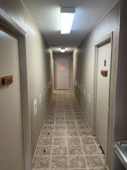 More Photos Of 1937 Deerbrook Dr, Tyler Warehouse For Lease