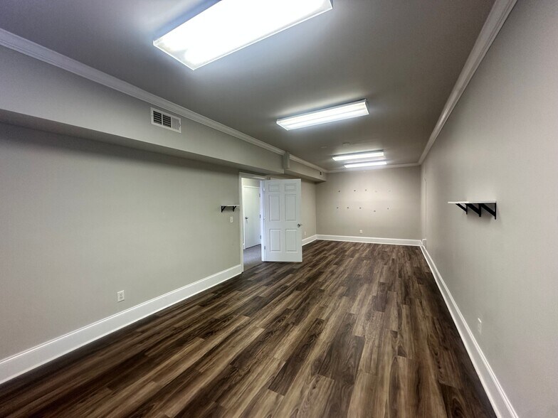 More Photos Of 327 Dahlonega St, Cumming Office For Lease