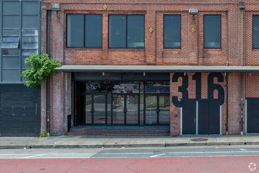 More Photos Of 316-318 Guilford Ave, Baltimore Bar For Sale