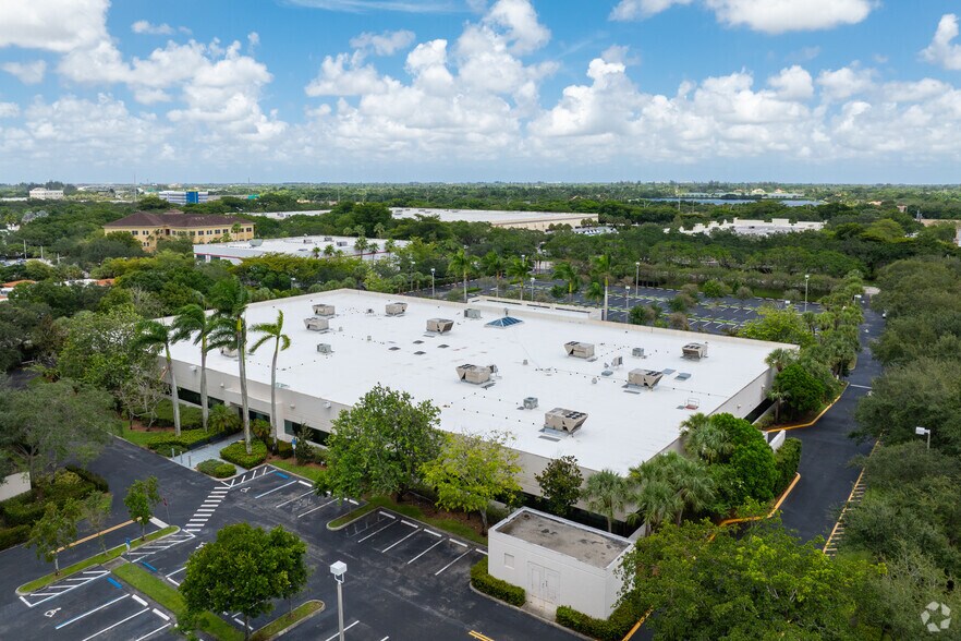 More Photos Of 1725 N Commerce Pky, Weston Office For Lease