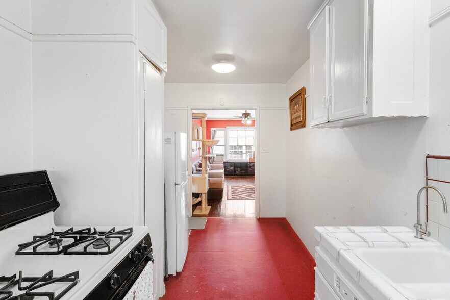 More Photos Of 120 S Coronado St, Los Angeles Apartments For Sale
