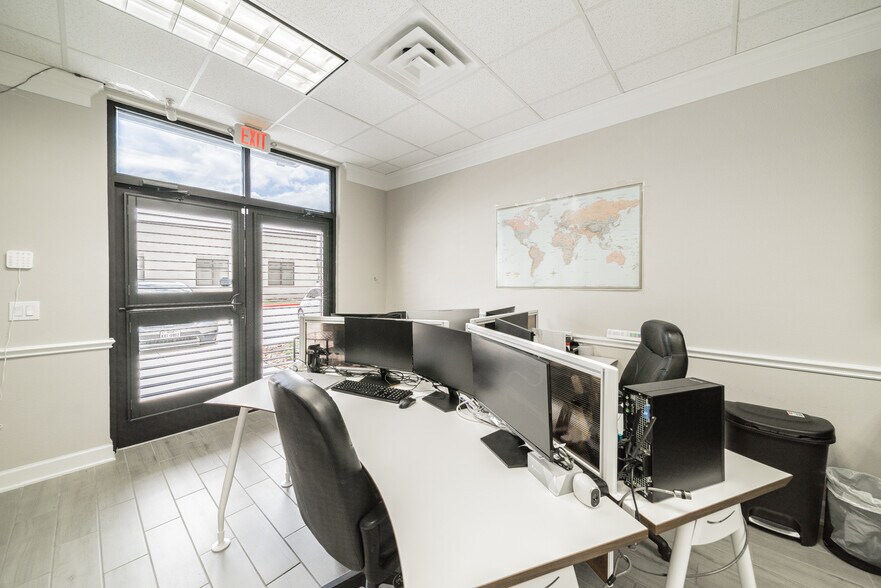 More Photos Of 202 Industrial Blvd, Sugar Land Loft Creative Space For Sale