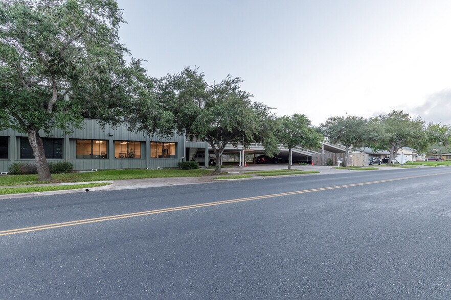 More Photos Of 3301 Santa Fe St, Corpus Christi Office For Lease