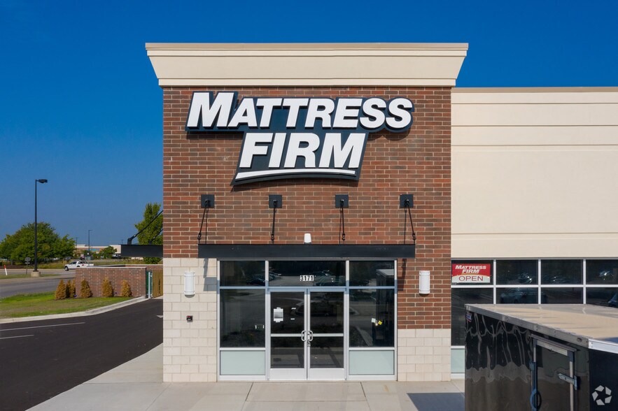 More Photos Of 3169-3175 Fairlane Dr, Allen Park Freestanding For Lease