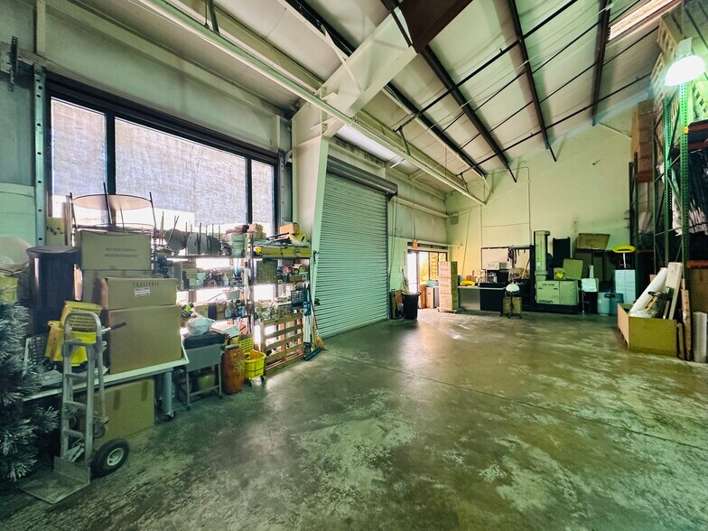 More Photos Of 3653 Regent Blvd, Jacksonville Flex For Sale